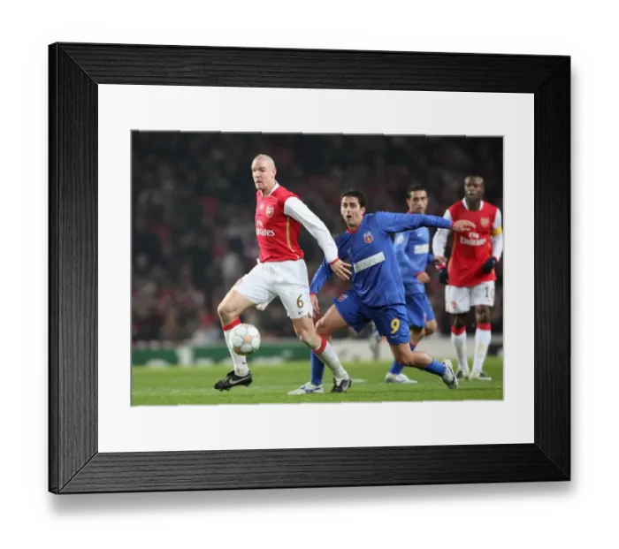 Framed Print : Philippe Senderos (Arsenal) Valentin Badea (Bucuresti) Framed Print : Philippe Senderos (Arsenal) Valentin Badea (Bucuresti)