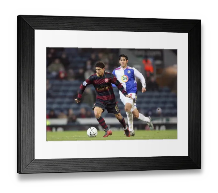 Framed Print : Denilson (Arsenal) Roque Santa Cruz (Blackburn)