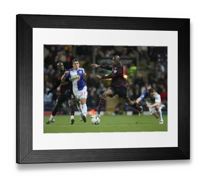 Framed Print : Abou Diaby and Lassana Diarra (Arsenal) Matt Derbyshire and David Dunne (Blackburn)