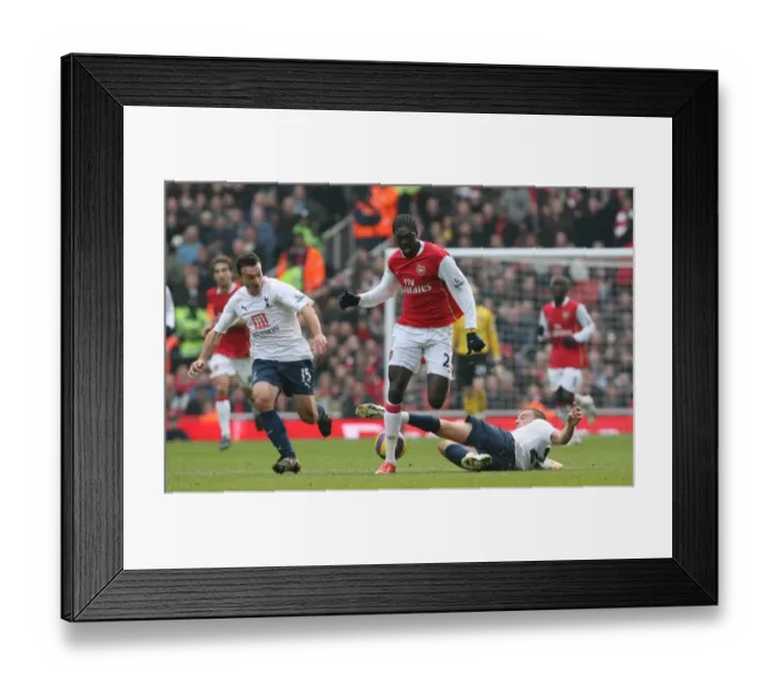 Framed Print : Emmanuel Adebayor (Arsenal) Jamie O Hara and Steed Malbranque (Tottenham)