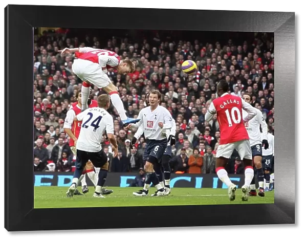 Bendtner Scores Arsenal's Second: 2-1 Over Tottenham at Emirates