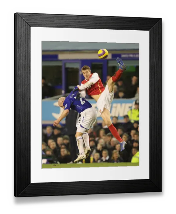 Framed Print : Nicklas Bendtner (Arsenal) Lee Carsley (Everton) Framed Print : Nicklas Bendtner (Arsenal) Lee Carsley (Everton)