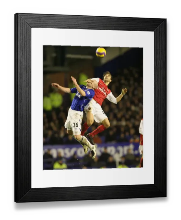 Framed Print : Mathieu Flamini (Arsenal) and Lee Carsley (Everton) Framed Print : Mathieu Flamini (Arsenal) and Lee Carsley (Everton)