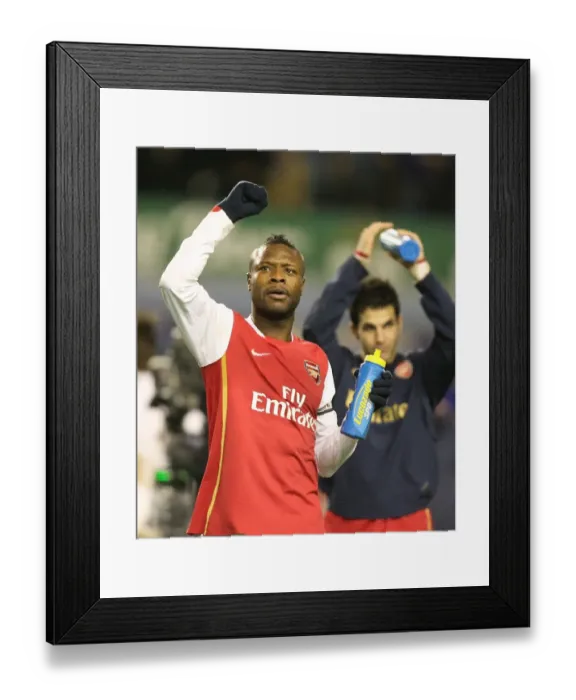 Framed Print : William Gallas waves to the Arsenal fans after the match Framed Print : William Gallas waves to the Arsenal fans after the match