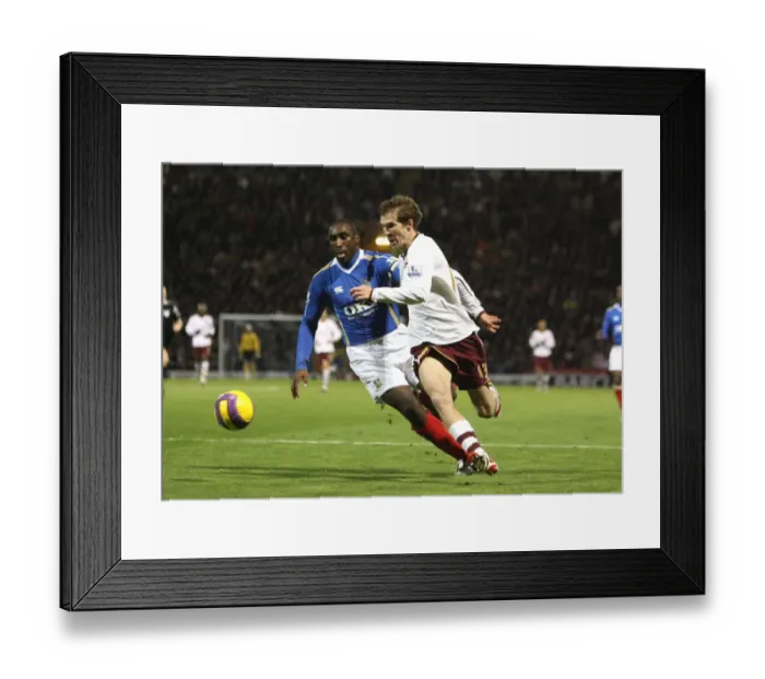 Framed Print : Alex Hleb (Arsenal) Sol Campbell (Portsmouth) Framed Print : Alex Hleb (Arsenal) Sol Campbell (Portsmouth)