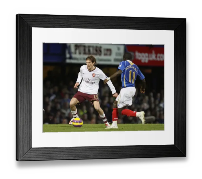 Framed Print : Alex Hleb (Arsenal) Sulley Muntari (Portsmouth)