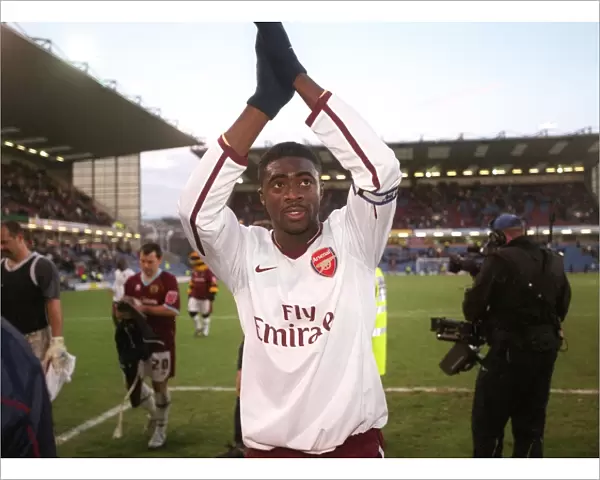 Kolo Toure (Arsenal) claps the fans as he leave the pitch