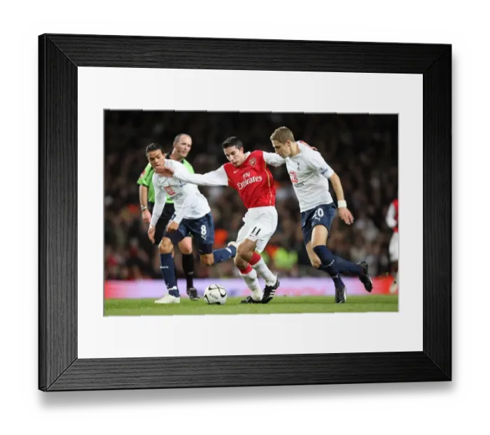Framed Print : Robin van Persie (Arsenal) Jermaine Jenas and Michael Dawson (Tottenham)