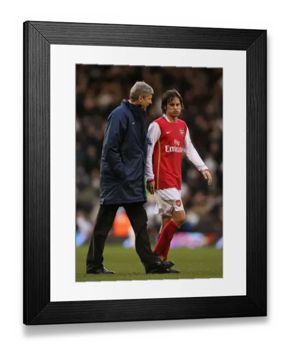 Framed Print : Arsenal manager Arsene Wenger talks with Tomas Rosicky at half time