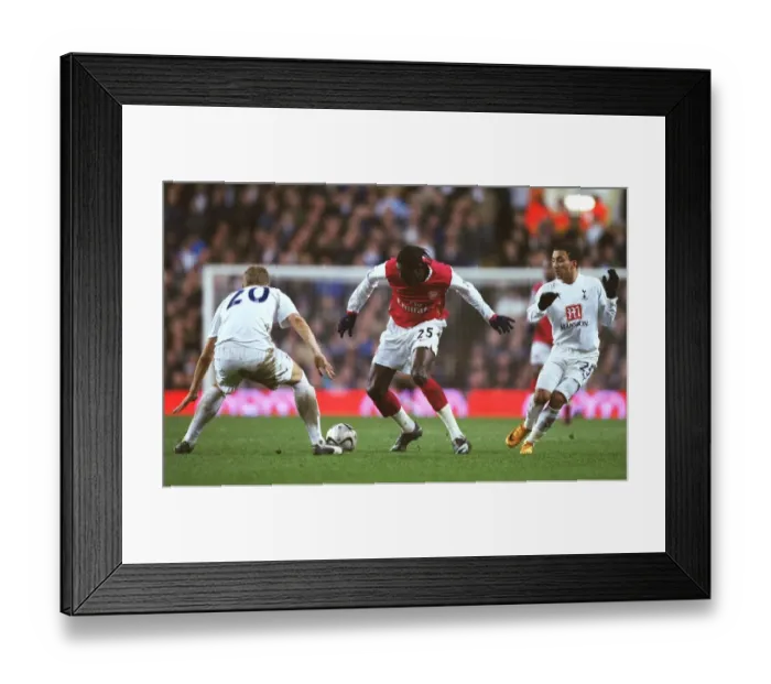 Framed Print : Emmanuel Adebayor (Arsenal) Michael Dawsonand Aaron Lennon (Spurs)