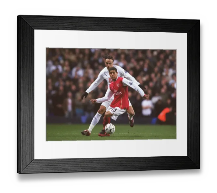 Framed Print : Denilson (Arsenal) Dimitar Berbatov (Spurs) Framed Print : Denilson (Arsenal) Dimitar Berbatov (Spurs)