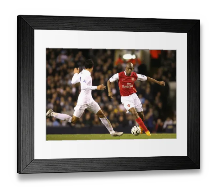 Framed Print : Abou Diaby (Arsenal) Jermaine Jenas (Tottenham)