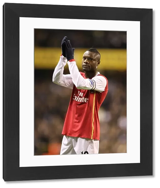 William Gallas (Arsenal) claps the fans after the match
