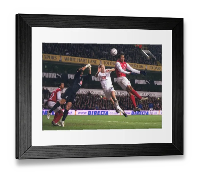 Framed Print : Gilberto (Arsenal) Michael Dawson and Radek Cerny (Spurs) Framed Print : Gilberto (Arsenal) Michael Dawson and Radek Cerny (Spurs)