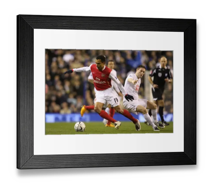 Framed Print : Gilberto (Arsenal) Robbie Keane (Tottenham)