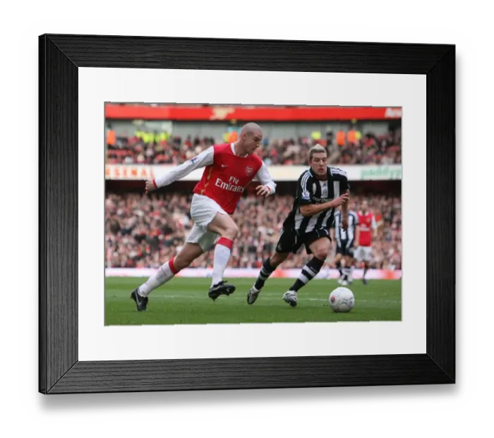 Framed Print : Philippe Senderos (Arsenal) Alan Smith (Newcastle United)
