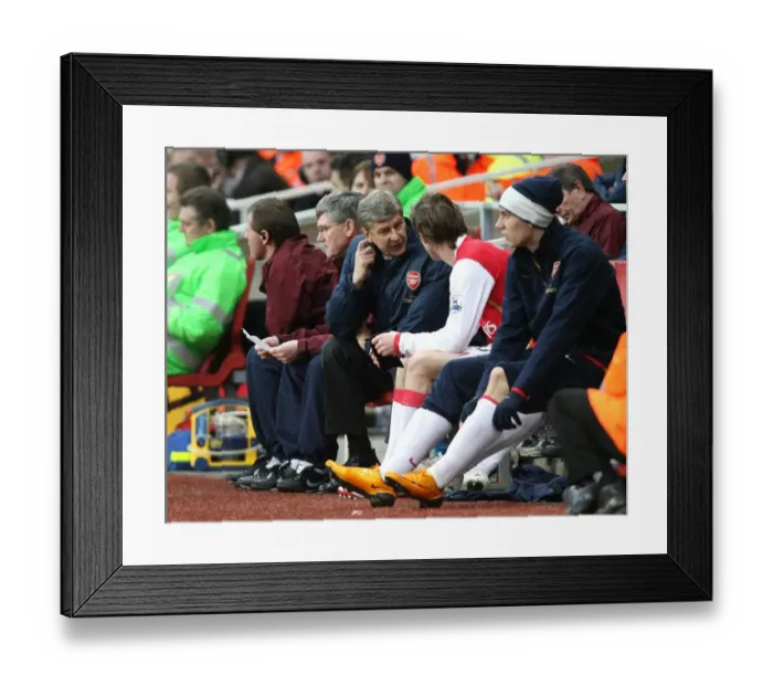 Framed Print : Arsenal manager Arsene Wenger talks with substitute Alex Hleb
