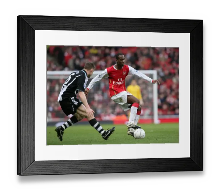 Framed Print : Justin Hoyte (Arsenal) James Milner (Newcastle United) Framed Print : Justin Hoyte (Arsenal) James Milner (Newcastle United)