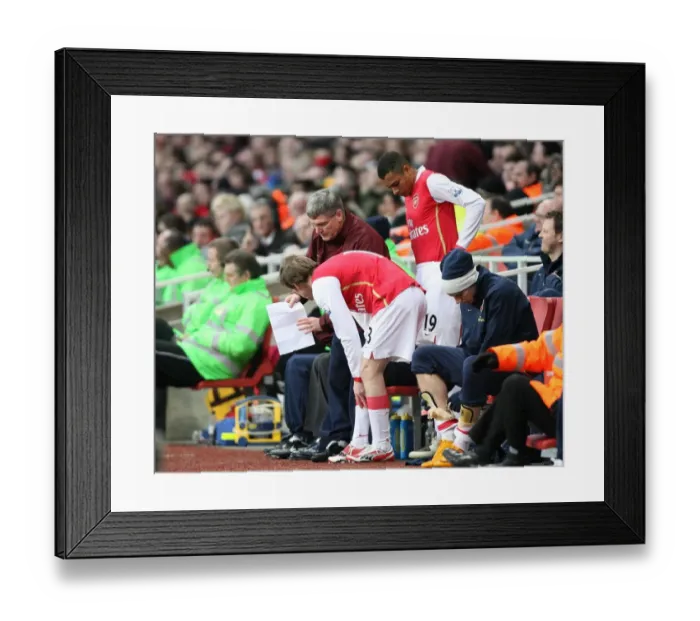 Framed Print : Arsenal assistant manager Pat Rice talks with substitutes Alex Hleb and Gilberto