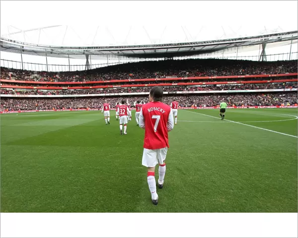 Tomas Rosicky (Arsenal) walks onto the pitch