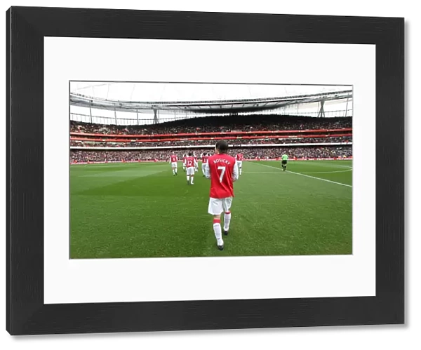 Tomas Rosicky (Arsenal) walks onto the pitch