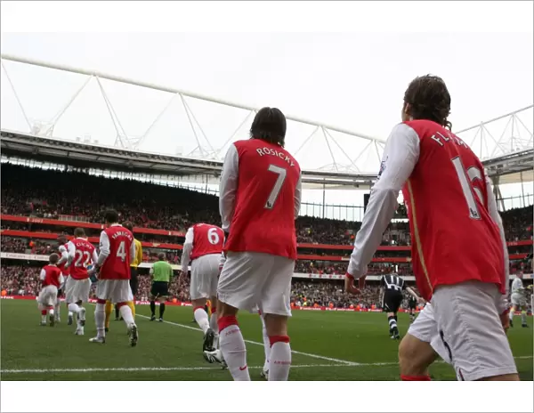 Tomas Rosicky and Mathieu Flamini (Arsenal) walk out onto the pitch