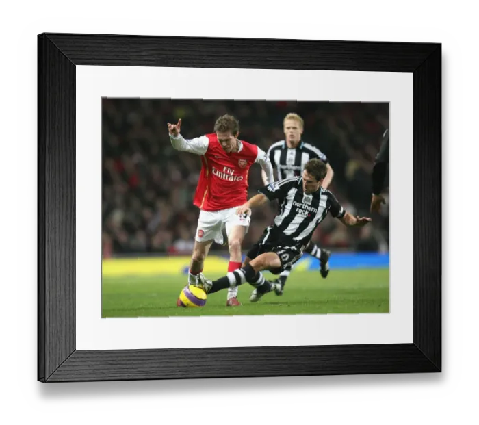 Framed Print : Alex Hleb (Arsenal) Michael Owen (Newcastle United) Framed Print : Alex Hleb (Arsenal) Michael Owen (Newcastle United)