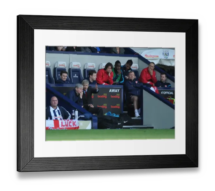 Framed Print : Arsenal Bench during West Bromwich Albion vs Arsenal, Premier League 2011-12 Framed Print : Arsenal Bench during West Bromwich Albion vs Arsenal, Premier League 2011-12