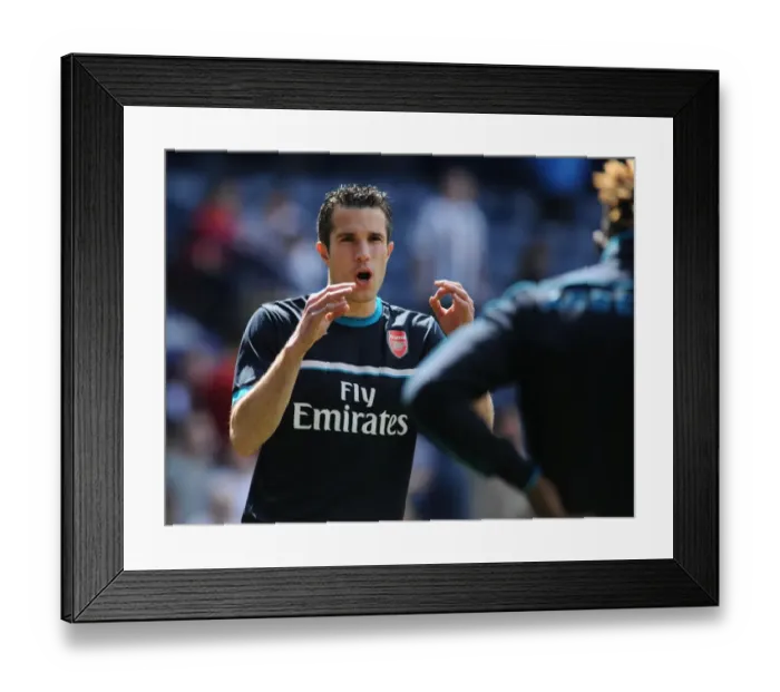 Framed Print : Robin van Persie Prepares for Arsenal's Clash Against West Bromwich Albion (2011-12) Framed Print : Robin van Persie Prepares for Arsenal's Clash Against West Bromwich Albion (2011-12)