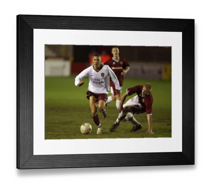 Framed Print : Keiran Gibbs (Arsenal) Nik Kudiersky (Burnley) Framed Print : Keiran Gibbs (Arsenal) Nik Kudiersky (Burnley)