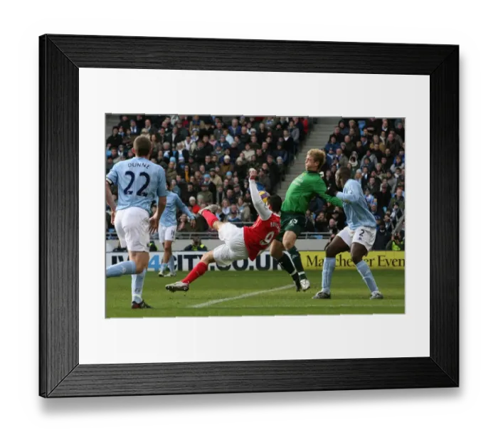 Framed Print : Eduardo shoots past Manchester City goalkeeper Joe Hart to score the 2nd Arsenal goal Framed Print : Eduardo shoots past Manchester City goalkeeper Joe Hart to score the 2nd Arsenal goal