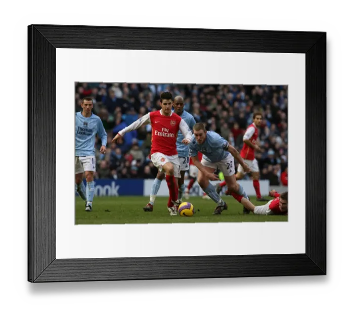 Framed Print : Cesc Fabregas (Arsenal) Richard Dunn (Manchester City)