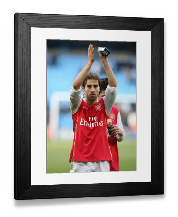 Framed Print : Mathieu Flamini salutes the Arsenal after the match