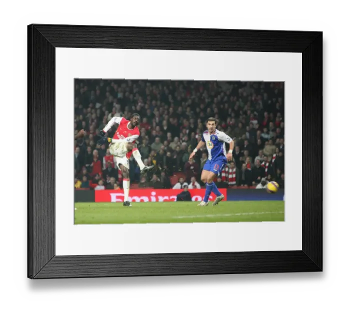 Framed Print : Emmauel Adebayor shoot past Brad Friedel to score the 2nd Arsenal goal Framed Print : Emmauel Adebayor shoot past Brad Friedel to score the 2nd Arsenal goal