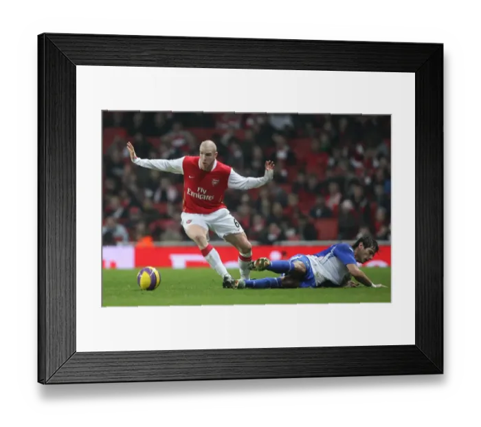 Framed Print : Philippe Senderos (Arsenal) Roque Santa Cruz (Blackburn Rovers)