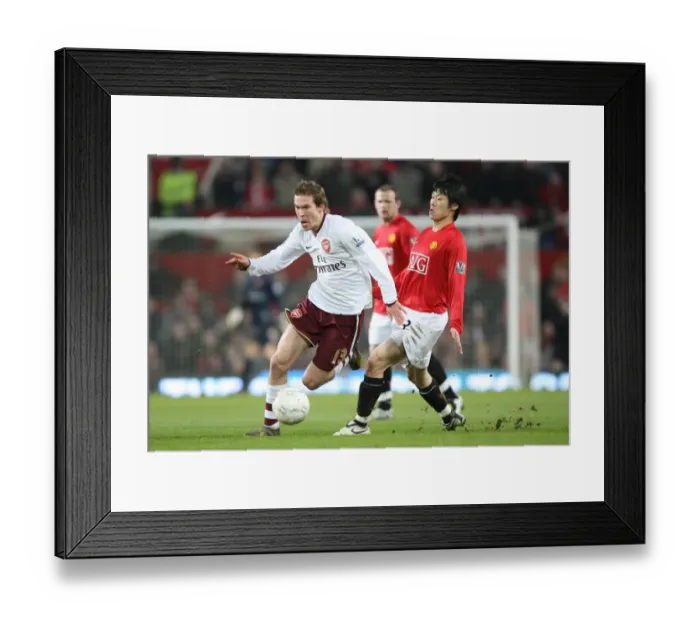 Framed Print : Alex Hleb (Arsenal) Ji-Sung Park (Man Utd) Framed Print : Alex Hleb (Arsenal) Ji-Sung Park (Man Utd)