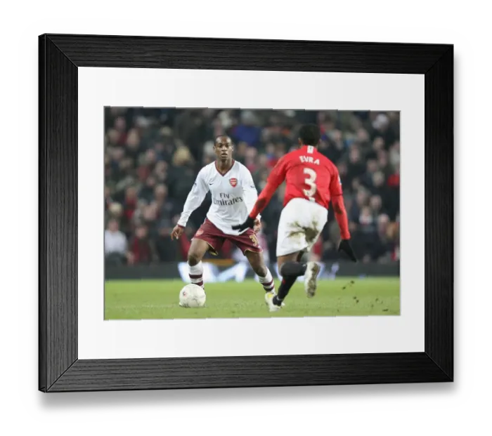 Framed Print : Justin Hoyte (Arsenal) Patrice Evra (Man Utd)