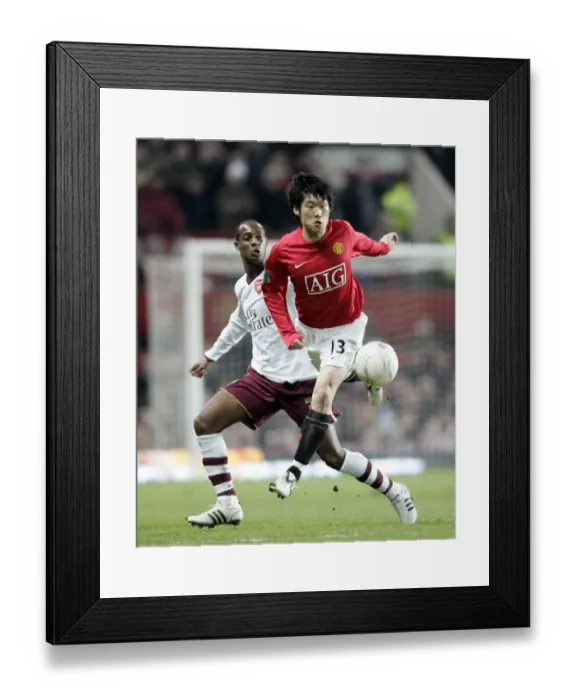 Framed Print : Justin Hoyte (Arsenal) Ji-Sung Park (Man Utd)