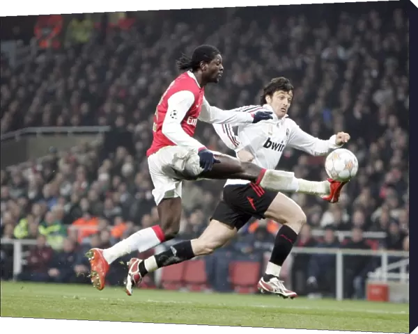 Emmanuel Adebayor (Arsenal) Massimo Osso (Milan)