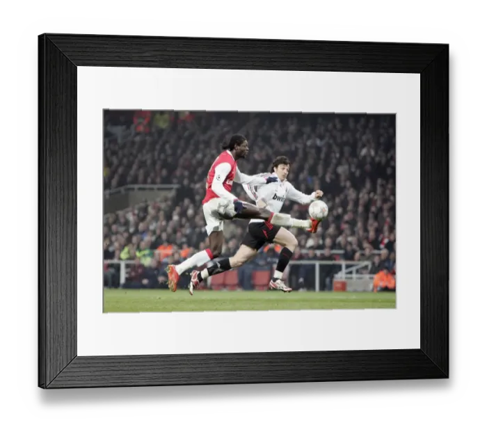 Framed Print : Emmanuel Adebayor (Arsenal) Massimo Osso (Milan) Framed Print : Emmanuel Adebayor (Arsenal) Massimo Osso (Milan)
