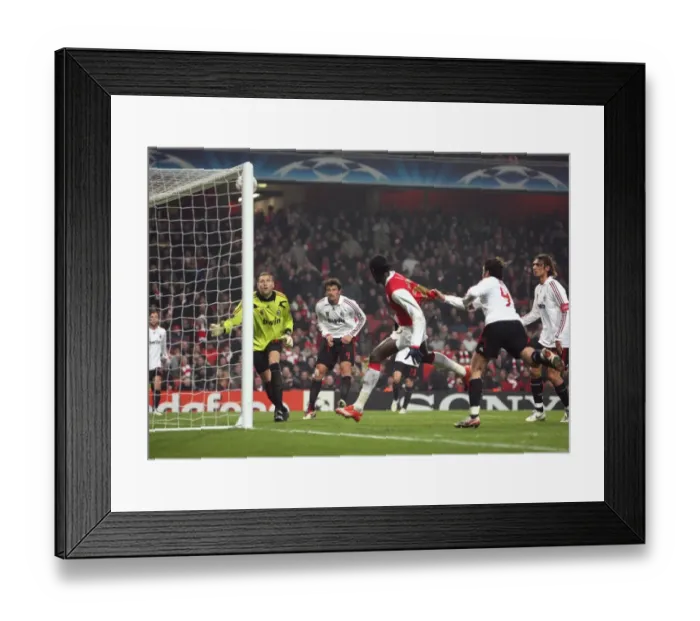 Framed Print : Emmanuel Adebayors header hits the crossbar as AC Milan goalkeeper Zeljko Kalac looks on