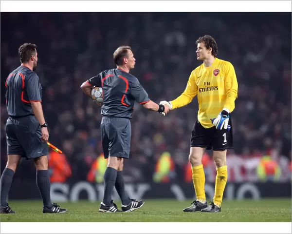 Jens Lehmann (Arsenal) shakes hands with referee Claus Larsen after the match