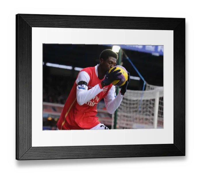 Framed Print : Emmanuel Adebayor (Arsenal) kisses the matchball Framed Print : Emmanuel Adebayor (Arsenal) kisses the matchball