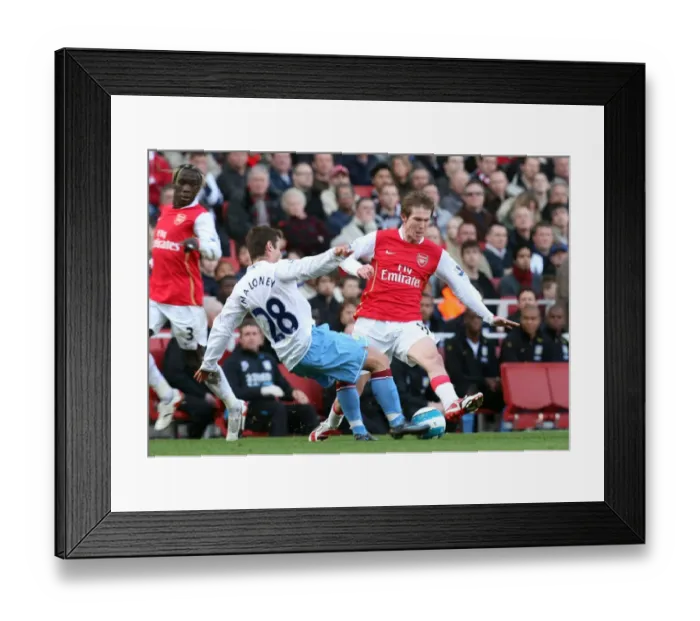 Framed Print : Alex Hleb (Arsenal) Shaun Maloney (Villa) Framed Print : Alex Hleb (Arsenal) Shaun Maloney (Villa)