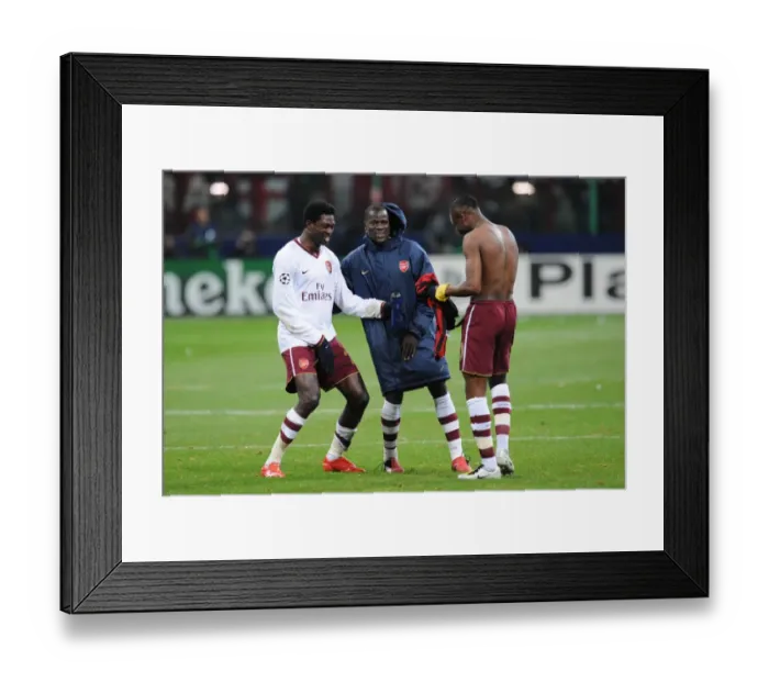 Framed Print : Emmanuel Adebayor, Emmanuel Eboue and William Gallas celebrate Arsenals victory