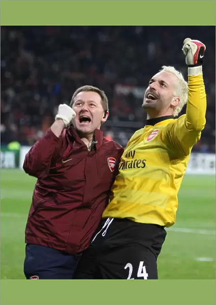 Manuel Almunia celebrates the 2nd Arsenal goal with physio Gary Lewin