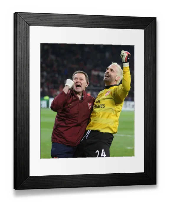 Framed Print : Manuel Almunia celebrates the 2nd Arsenal goal with physio Gary Lewin