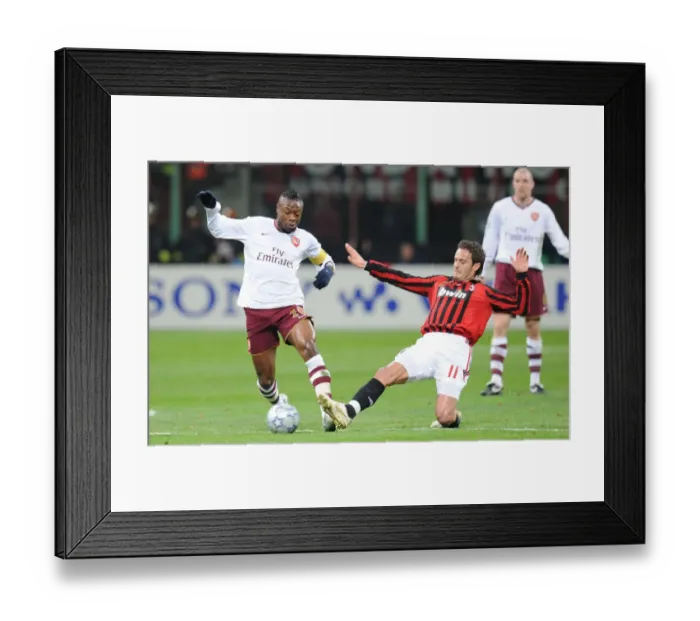 Framed Print : William Gallas (Arsenal) Alberto Gilardino (AC Milan) Framed Print : William Gallas (Arsenal) Alberto Gilardino (AC Milan)