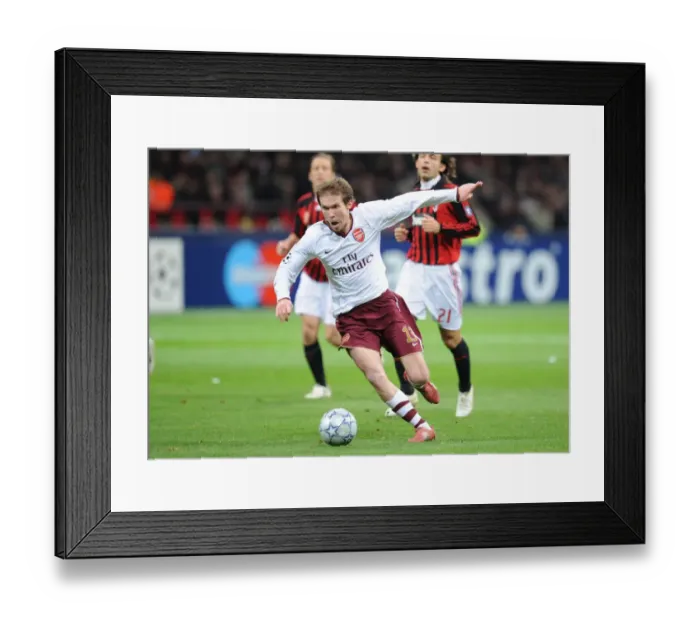 Framed Print : Alex Hleb (Arsenal) Framed Print : Alex Hleb (Arsenal)