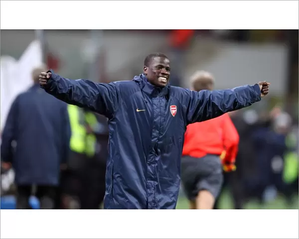 Emmanuel Eboue celebrates at the final whistle (Arsenal)